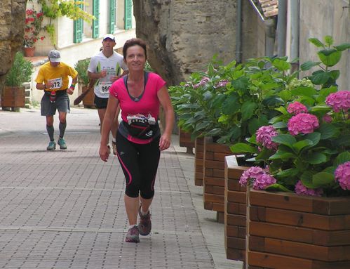 12 07 14 BOURG BERNADETTE assortie aux fleurs