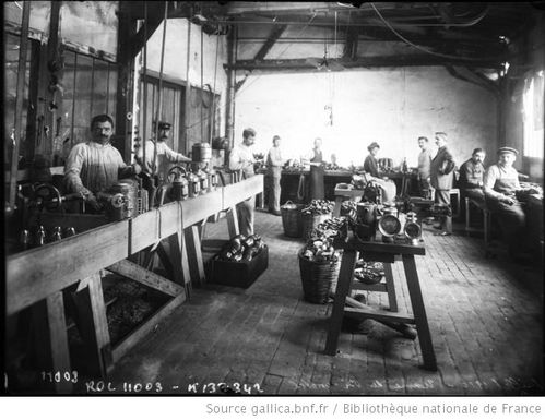 1910_Bi-metal_atelier.jpg