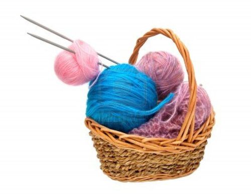 8854631-fil-a-tricoter-avec-des-aiguilles-a-tricoter-dans-u