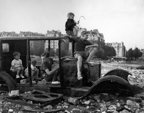 diaporama-479-La-voiture-fondue-1944-BD.jpeg