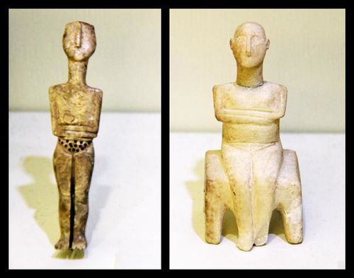 740a4 figurines de type cycladique, 2500-2300 avant J.-C