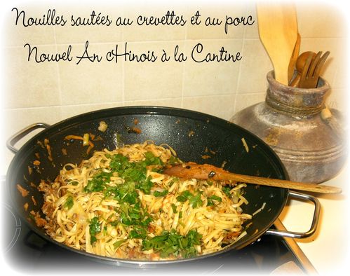nouilles sautées aux légumes et aux crevettes