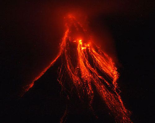 Mayon-15.12.09---E.de-Castro---Reuters.jpg