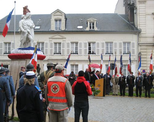 11 novembre 2010 Dreux discours monuments aux morts