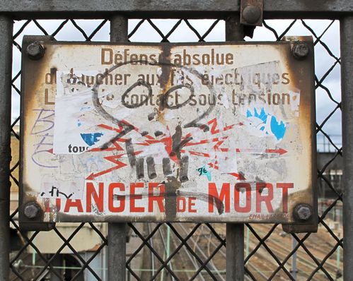 Cr-ne-plaque-danger-mort-tag.jpg
