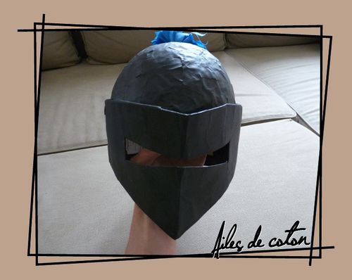 2012 - deguisement de chevalier - casque de face