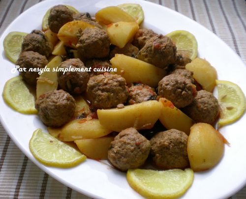 Boulettes de kefta à la sauce tomate et pommes de terre au