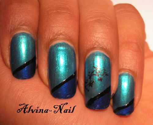 bleu-et-blue2--Alvina-Nail-copie-1.png