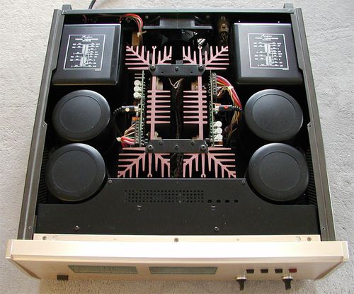 Accuphase-P-400-Front-offen_1.jpg