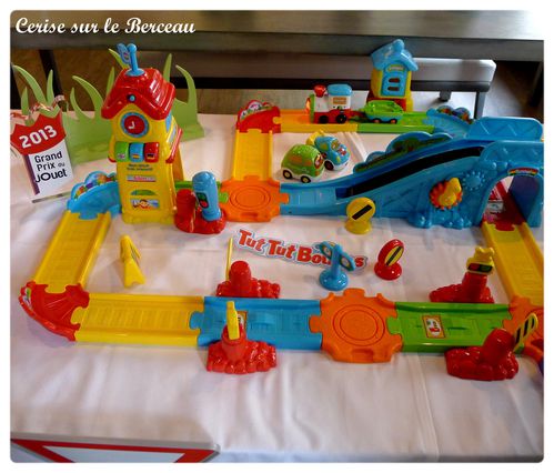 tut-tut-bolides-train-vtech.JPG