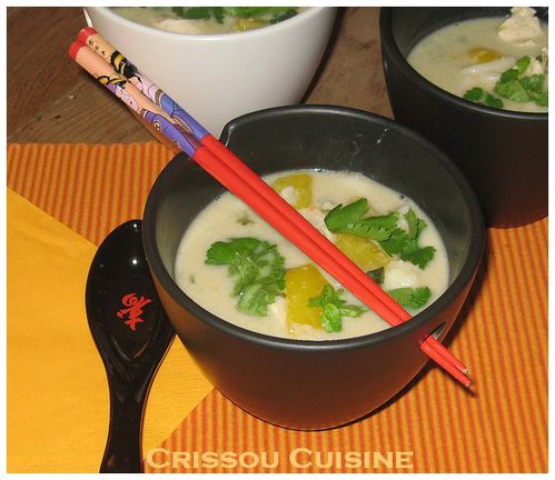 soupe thai au poulet et nouilles