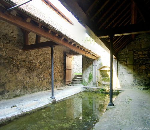 Lavoir de la source St Pierre