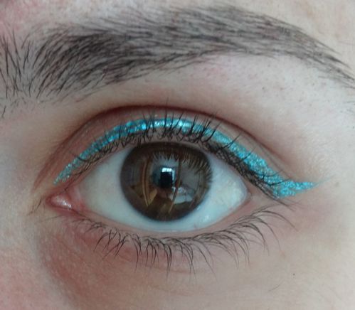 eye-liner-cosmod-bleu-turquoise-04.JPG