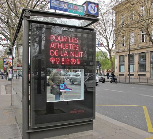 abribus vitrine Puma athlète 0