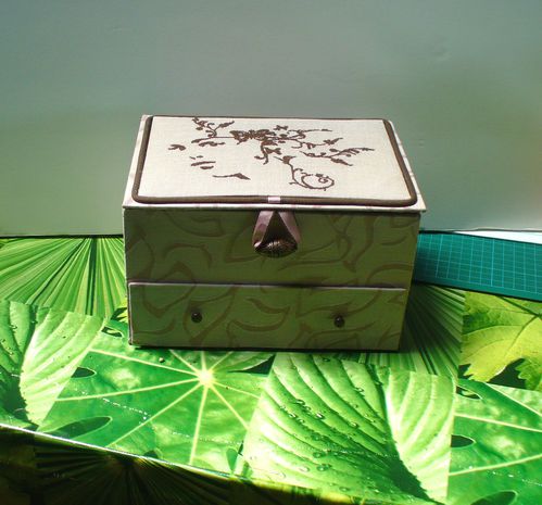 cartonnage brodé