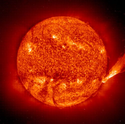 ib815-image-une-eruption-solaire-prise-avec-instrument-eit-.jpg