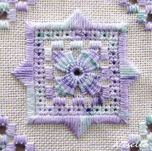 La-Brodeuse-pimprenelle-detail.jpg