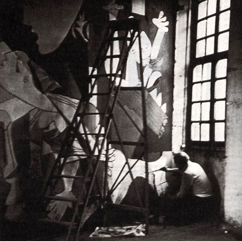 Picasso pintando Guernica
