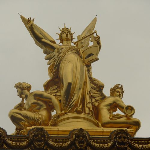 PARIS TOITS CARRE STATUES