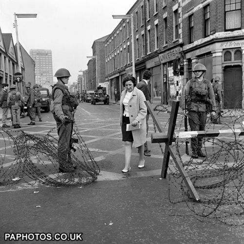 northern-ireland-the-troubles-british-soldiers-belfast-1969.jpg