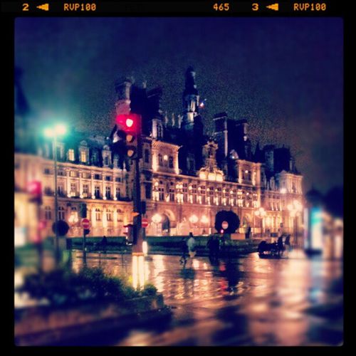 Instant-Paris---Hotel-de-ville-night.jpg