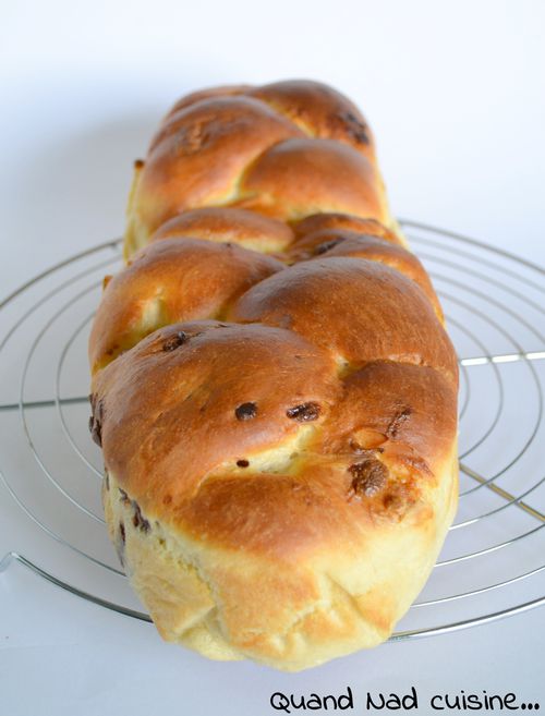 Brioche tressée aux pépites de chocolat noir et blanc