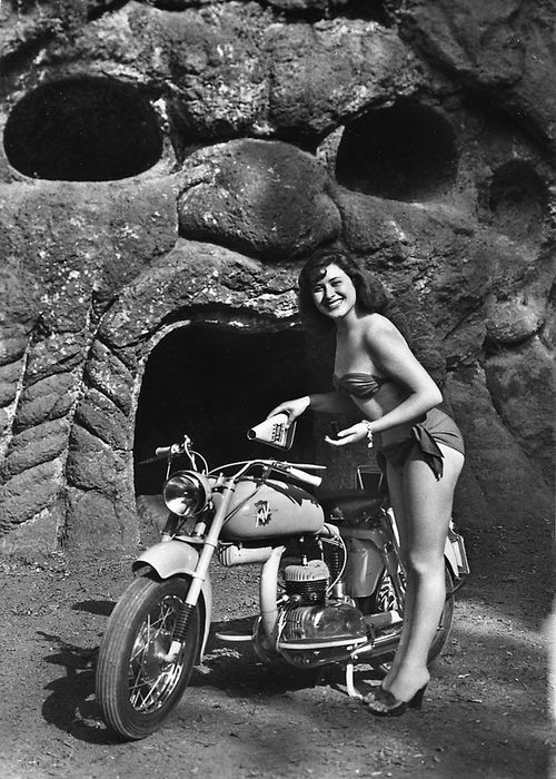 MV-pinup514.jpg