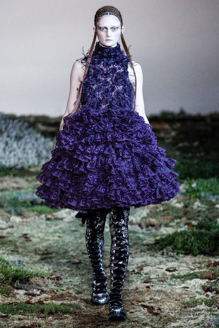 Paris-Fashion-Week-Femme-A.-H.2014-.Alexander-McQueen-01.JPG