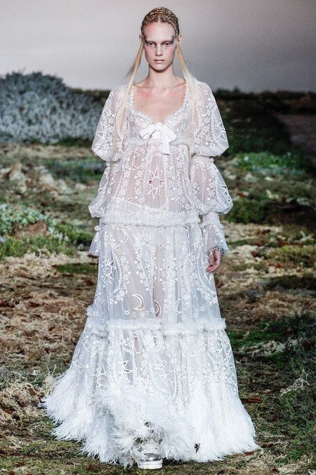 Paris-Fashion-Week-Femme-A.-H.2014-.Alexander-McQueen-02.JPG