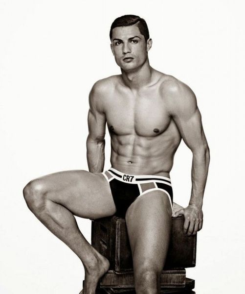 Cristiano-Ronaldo-CR7Underwear-Burbujas-De-Deseo-05-668x800.jpg