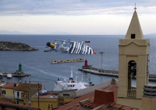 Concordia, le dernier voyage Naufrage-costa-concordia-compagnie-accuse-son-commandant-mo