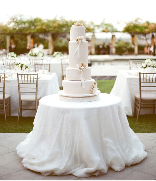 white-comtemporary-wedding-cake[1]