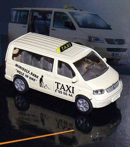 volkswagen-T5-taxi-Siku.jpg