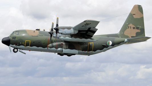 Un-hercule-C-130-Escaderon-Boufarik.jpg