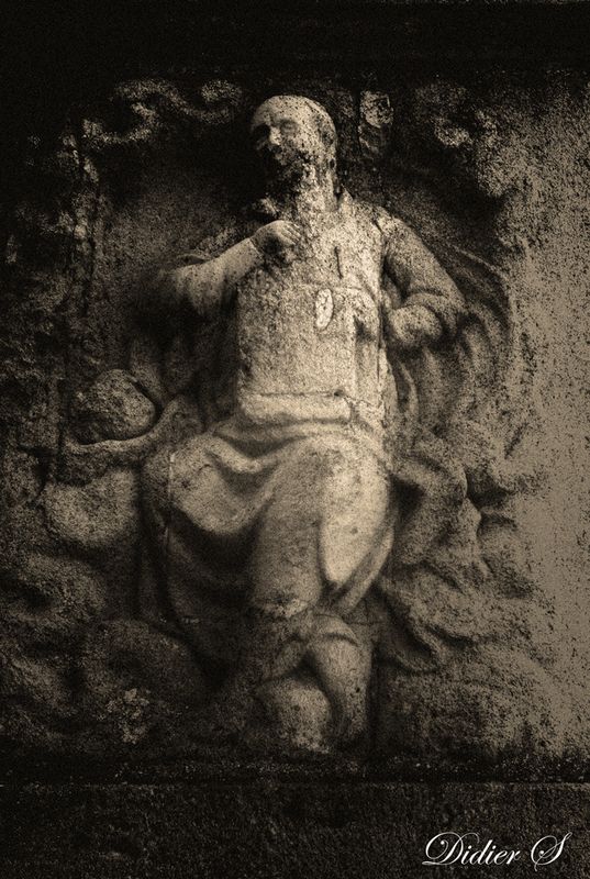 AMBONNAY,la stèle détail ( Didier Simonnet )