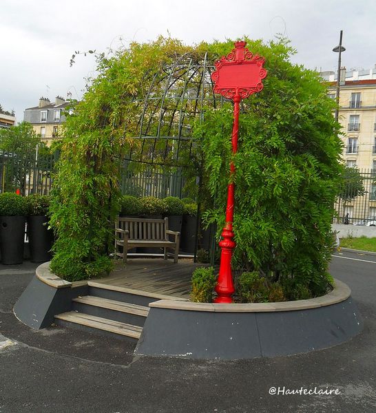 tonnelle-en-rouge.jpg