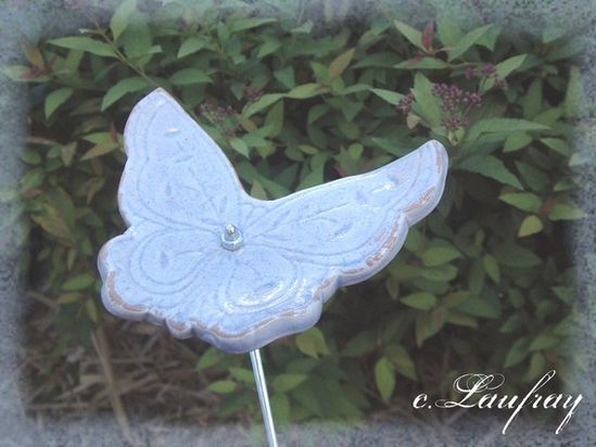papillon-ceramique-decoration-jardin-bleu.jpg