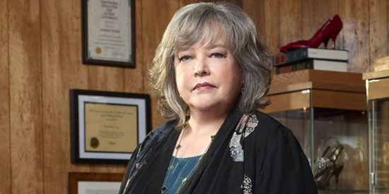 349505-kathy-bates-sera-t-elle-aussi-flippante-620x0-1.jpg