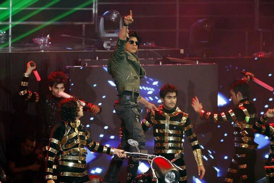 Shahrukh-Khan-at-a-Temptation-concert-2012-2.jpg