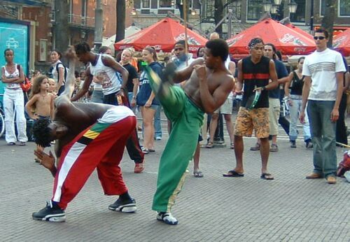 Capoeira-in-the-street-2