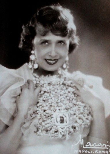 Mistinguett-La-legende-du-music-hall-8.JPG