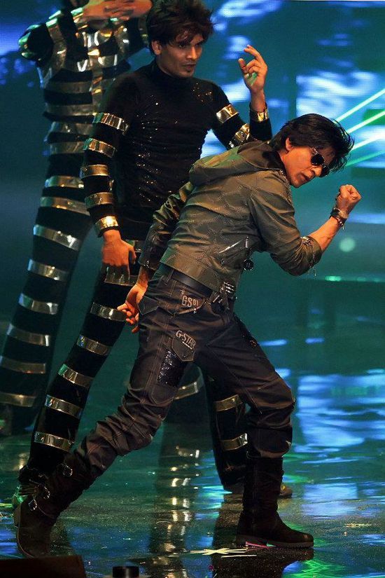 Shahrukh-Khan-at-a-Temptation-concert-2012-3.jpg