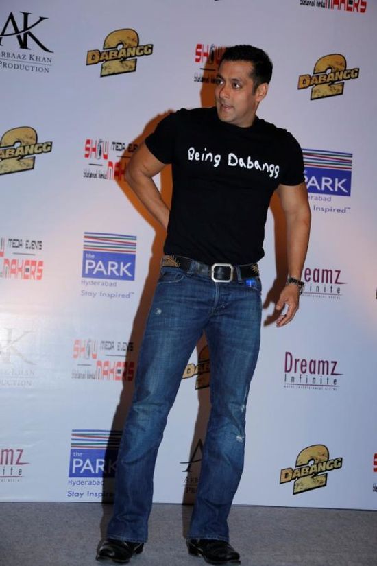 Salman-Khan-promotes-Dabangg-2-in-Hyderabad-1.jpg