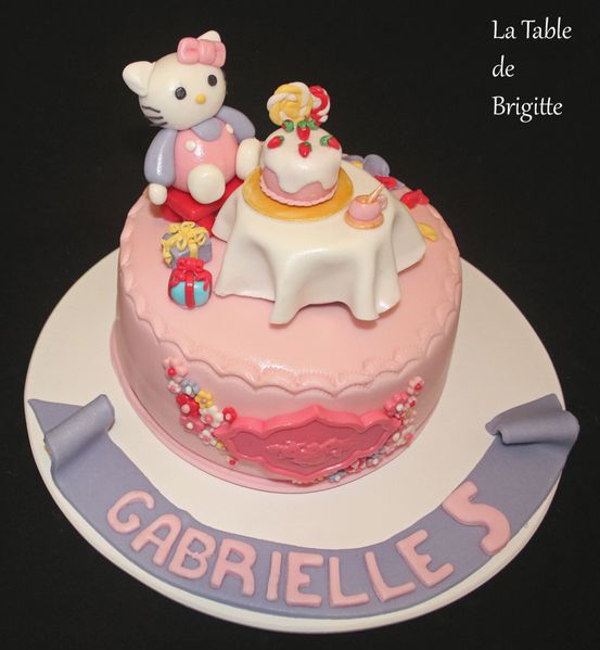 gateau-h-kitty-a-table-2.jpg