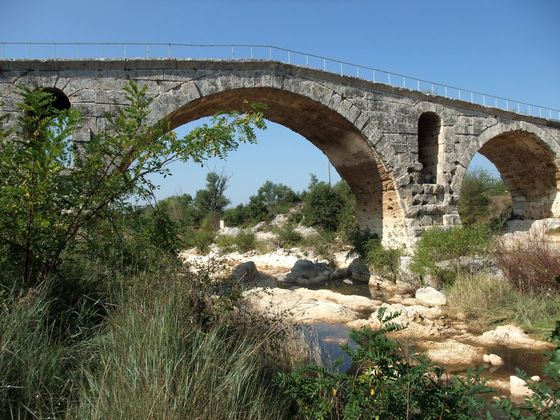 2009 0928 Ménerbes (2) Pont St Julien