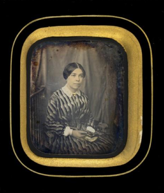 Portrait-de-femme-1842-55-Barbe.png
