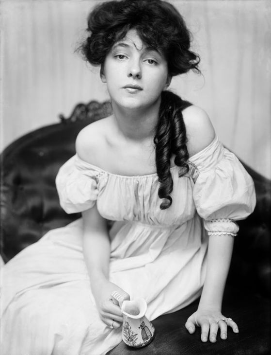 Gertrude-Kasebier--Portrait-Miss-N-1903.jpg