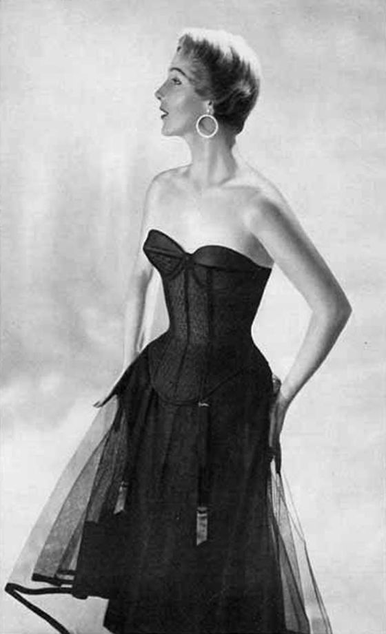 Lana Turner in The Merry Widow. Celebrities in Corsets. fashion in Movies  and Film. #corsets #corset