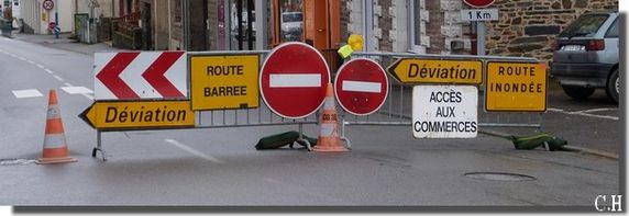 Inondations21-decembre.-panneaux.jpg