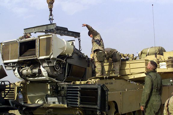 800px-AGT1500_engine_and_M1_tank.JPEG